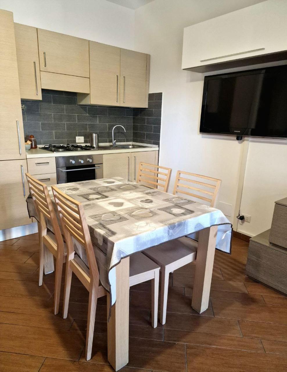 Domus Livio, 7 Min Fco Airport, Free Wifi, Garden Apartment, 2 Tv Hd Fiumicino Dış mekan fotoğraf